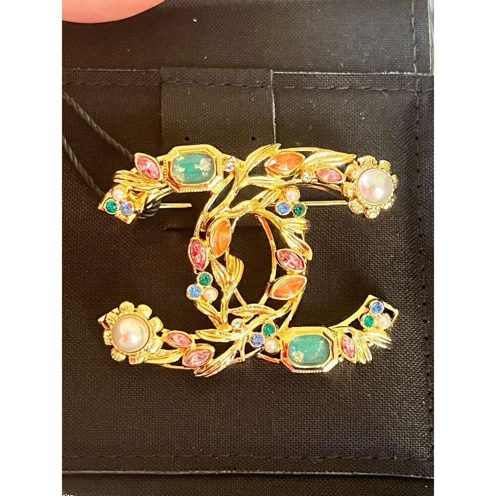 Chanel brooch multi stone pearl gold tone 2022 - Picture 9 of 14